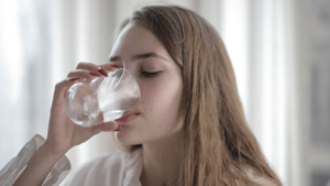 drink-water-for-keeping-your-spine-healthy-and-strong
