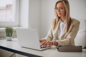 work-smart-for-keeping-your-spine-healthy-and-strong