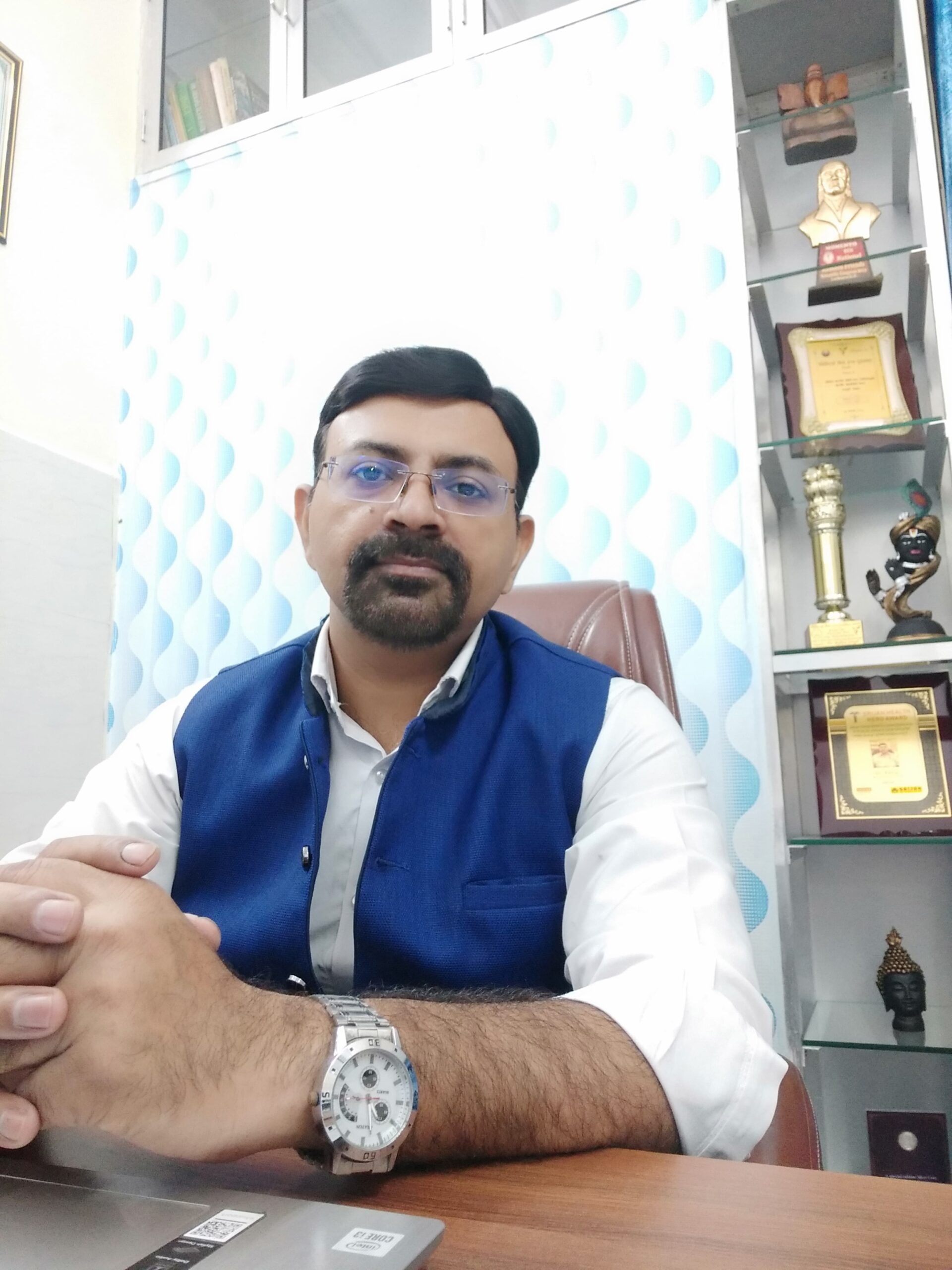 dr-rahul-singh-at-his-clinic